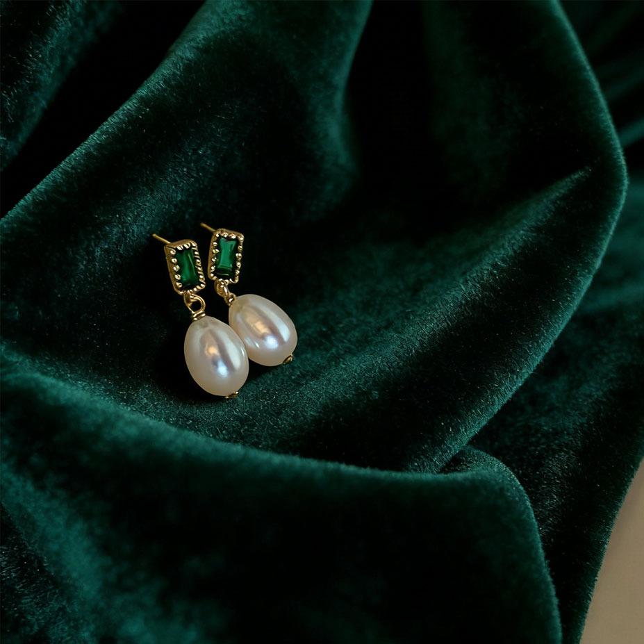 

Natural Freshwater Pearl Stud Earrings Women s S925 Silver Needle French Retro Design Temperament Water Drop Zircon Earrings 2026