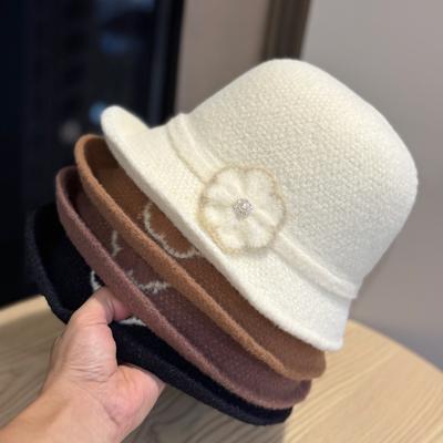 Zimní nový styl Kudrnatý ručně vyráběný vlněný klobouk zdobený kamínky Japonský styl Teplý rybářský klobouk Dámský elegantní klobouk ve tvaru kbelíku Trend
