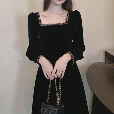 Dámské černé sametové šaty se čtvercovým límcem se zlatým lemováním - Retro styl Hepburn pro podzim/zimu