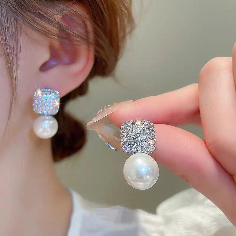 Trendy 2025 Retro Pearl & Rhinestone Stud Earrings - Women s Light Luxury Accessory