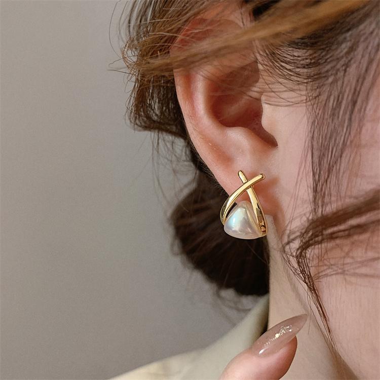 2024 New Retro Light Luxury Pearl Stud Earrings Korean Simple Zircon Christmas Party Girl's Temperament Accessories For Woman
