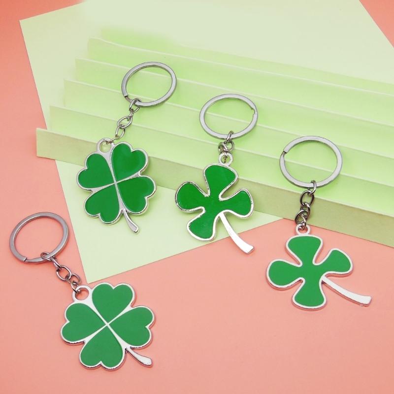 Creative Four Leaf Clovers Keychain Craft of Sturdy Alloy Materials Convenient for Students and Trendy Adults Daily Use