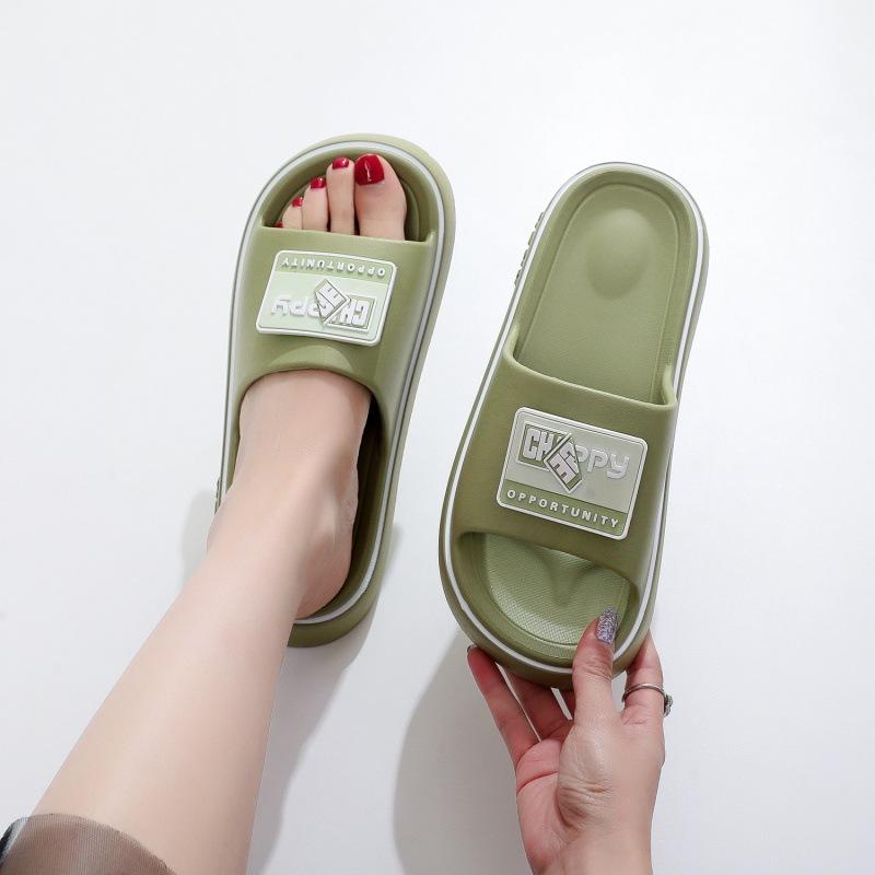 New non-slip slippers are comfortable to wear outdoors at home, lightweight thick-bottomed cool slippers