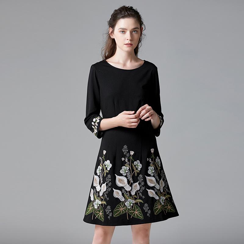 

Брендовое черное платье А-силуэта с вышивкой, больших размеров, коллекция весна/осень для пышных фигур. 4XL чёрный