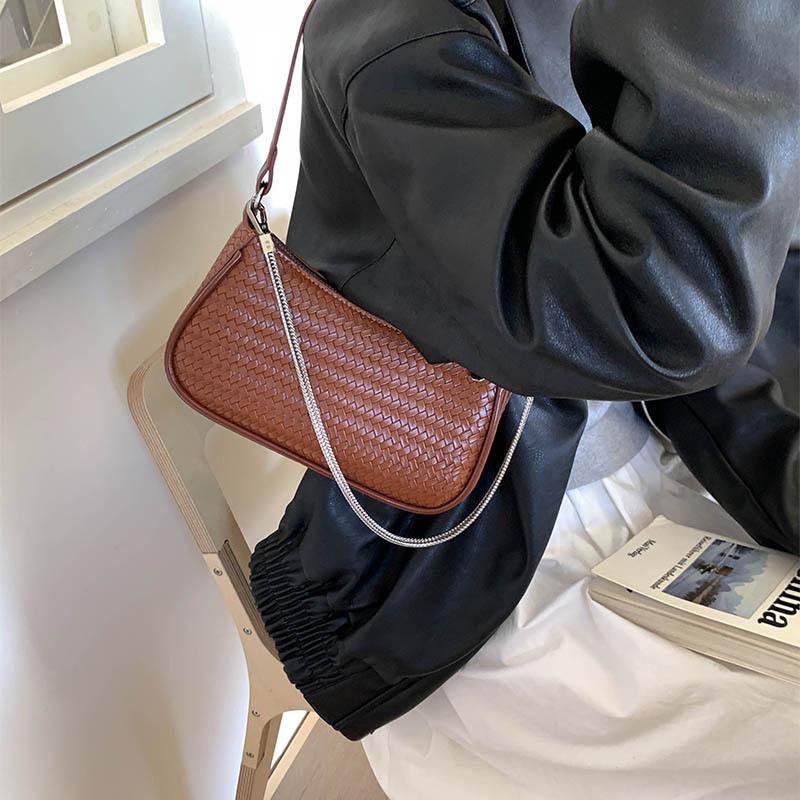 Premium Texture Small Bag Women's 2025 New Autumn and Winter Versatile Messenger Bag Fashion Super Fire Shoulder Armpit Small Square Bag