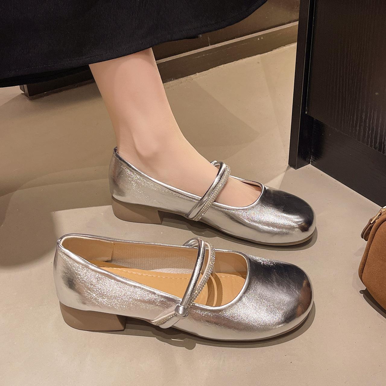 

Женские туфли Мэри Джейн на танкетке, одинарные туфли, новая летняя коллекция 2025 года, туфли «нежный ветер» для ношения с юбками и маленькие кожаные туфли 40