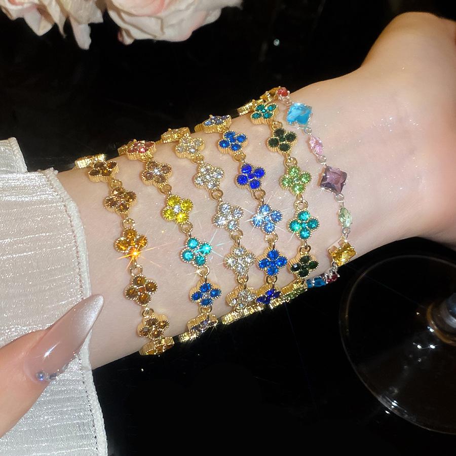 Rhinestone Clover Flower Bracelet: Elegant Retro Design with a Light, Luxurious Touch