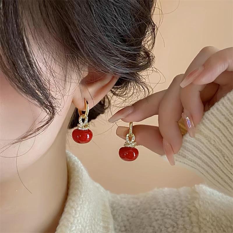 2024 Korean Fashion Bread Bead Earrings: Easy Luxury and Trendy Design