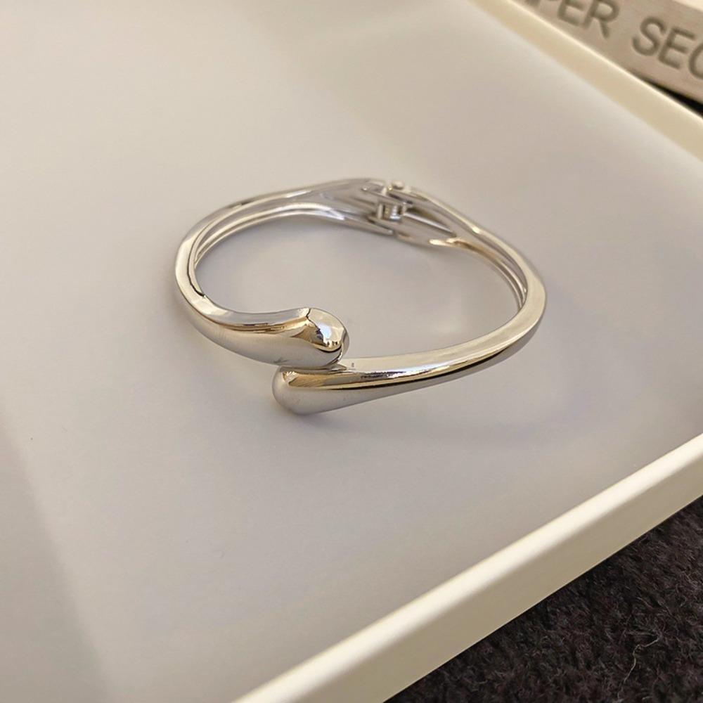 European and American Simple Bracelets, Arm Rings, Niche Cold Wind Temperament Bracelets, High-end Sense and Versatile Jewelry.