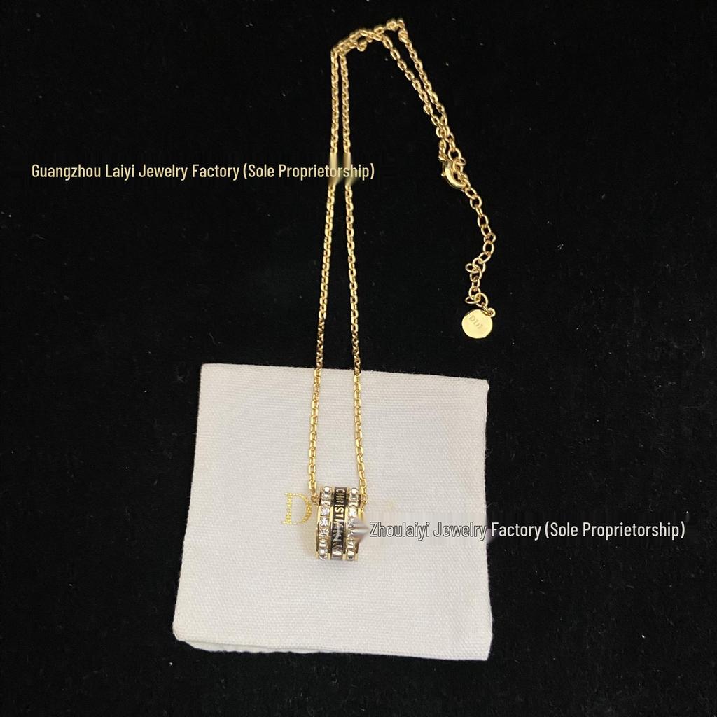Di Family Schwarz-Weiß-Emaille Quadratischer Diamant-Halskette - Leicht, Modischer Luxus für Frauen