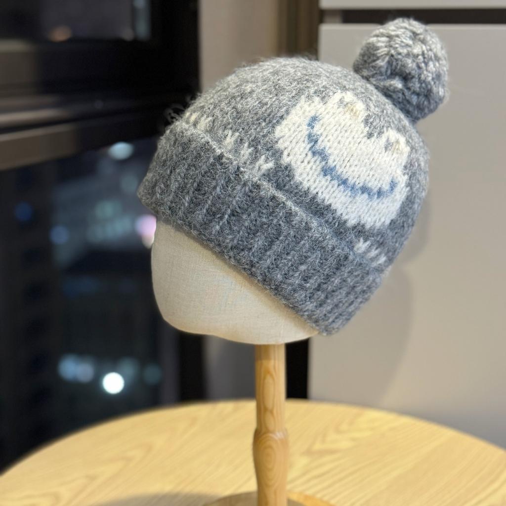 Neue Niedliche Jacquard Frosch Pelzkugel Wollmütze für Damen Modische Herbst- und Winter-Wärme-Ohrenschützer Gestrickte Mütze für Herren Pullovermütze