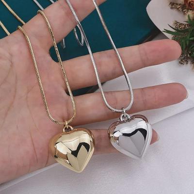 "Heart Series: Elegant Gold Heart Necklace for Women - High-End Clavicle Chain"