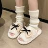 Schöne Plateaus-Baumwollpantoffeln Schleife flauschige Pantoffeln Damen tragen Herbst und Winter 2025 Internet-Stars super angesagt