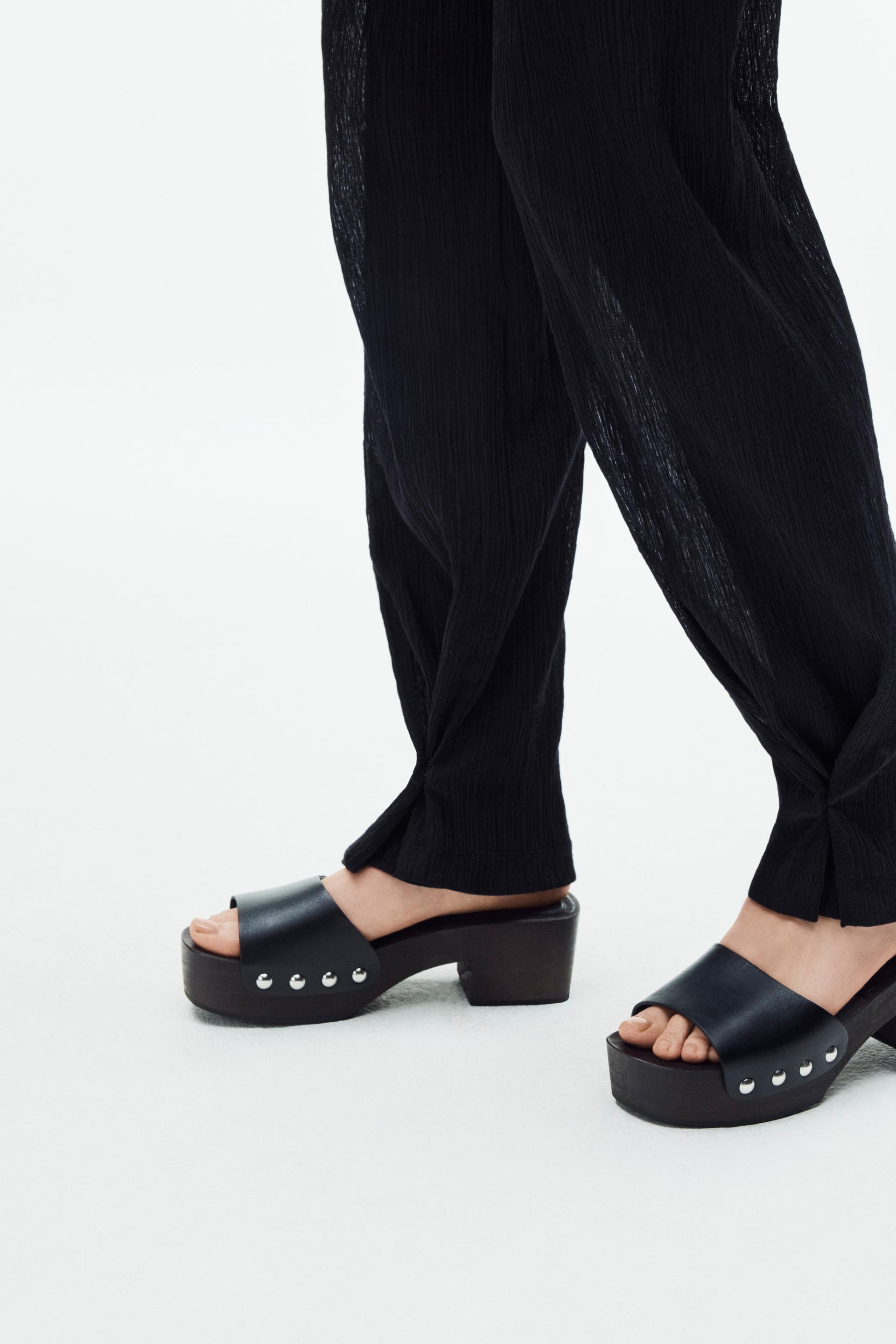 

КОЖАНЫЕ САНДАЛИИ – ОГРАНИЧЕННАЯ ВЫПУСК