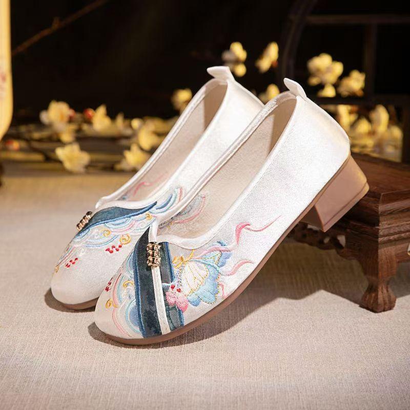 

2026 Женская обувь на высоком каблуке в этническом стиле, вышитая, с мягкой подошвой, нескользящая, с круглым носком, без застежки, ретро, шелковая, для Hanfu 35 белый