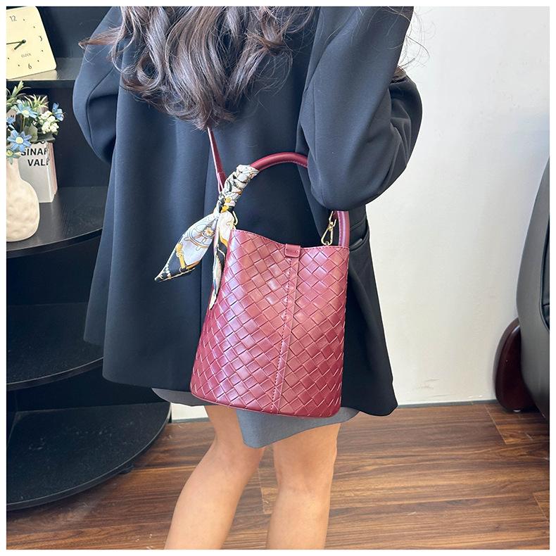 

Сумка премиум-класса sense 2025 новый тренд женская плетеная сумка-ведро универсальная для выхода в свет нишевая мода портативная сумка-ведро красный