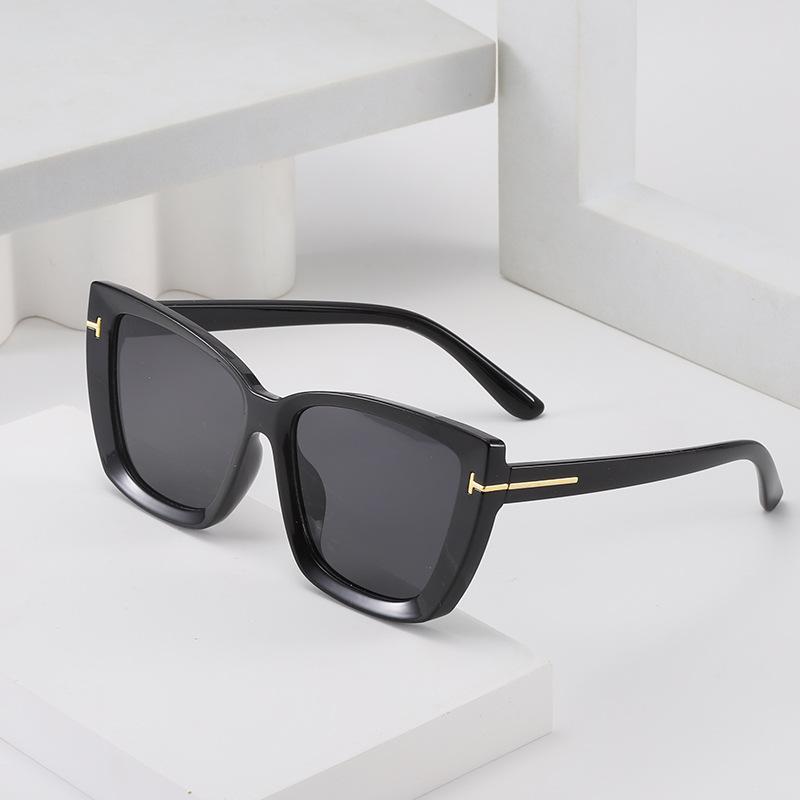 European and American Style Retro Cat-eye Oversized Frame Sunglasses with Lettering, High-end Sun Protection Sunglasses for Women and Men.