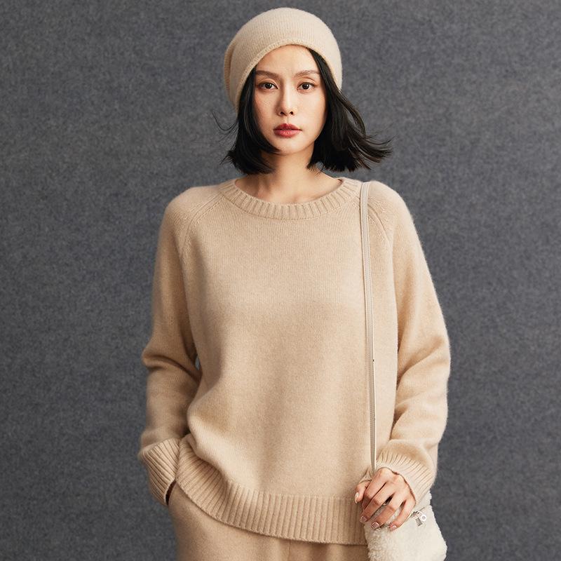 Women's Cashmere Raglan Sleeve Sweater - Winter 2026 New Arrival, Round Neck, Gentle Style, Loose Fit, Slimming Warm Base Layer.