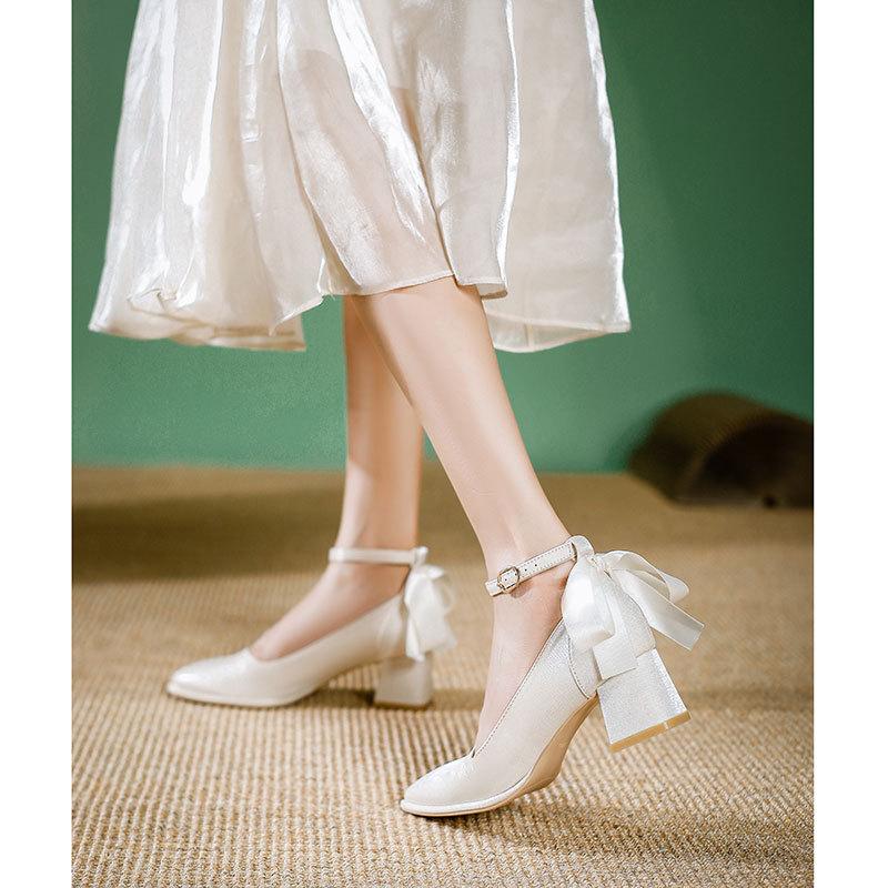 Red wedding shoes bride shoes 2025 new women's shoes medium heel white bridesmaid shoes bow square head thick heel high heels