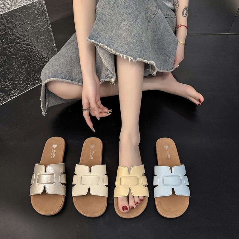 Versatile summer white outer slippers girl 2025 new niche fashion woven beach one-word drag fairy sandals