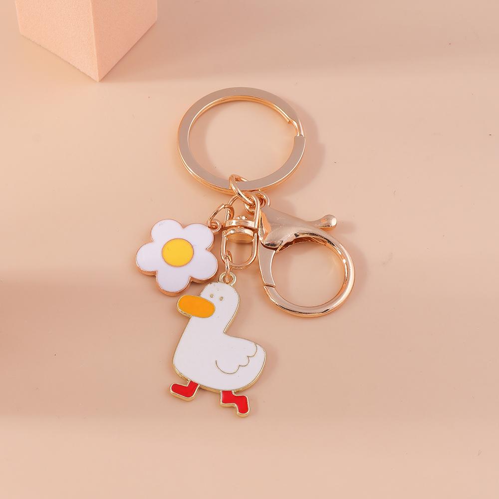 Lovely Enamel Duck Keychain Rings for Women Men Handbag Pendant Cartoon Animal Key Rings Car Key Holder DIY Jewelry Gift