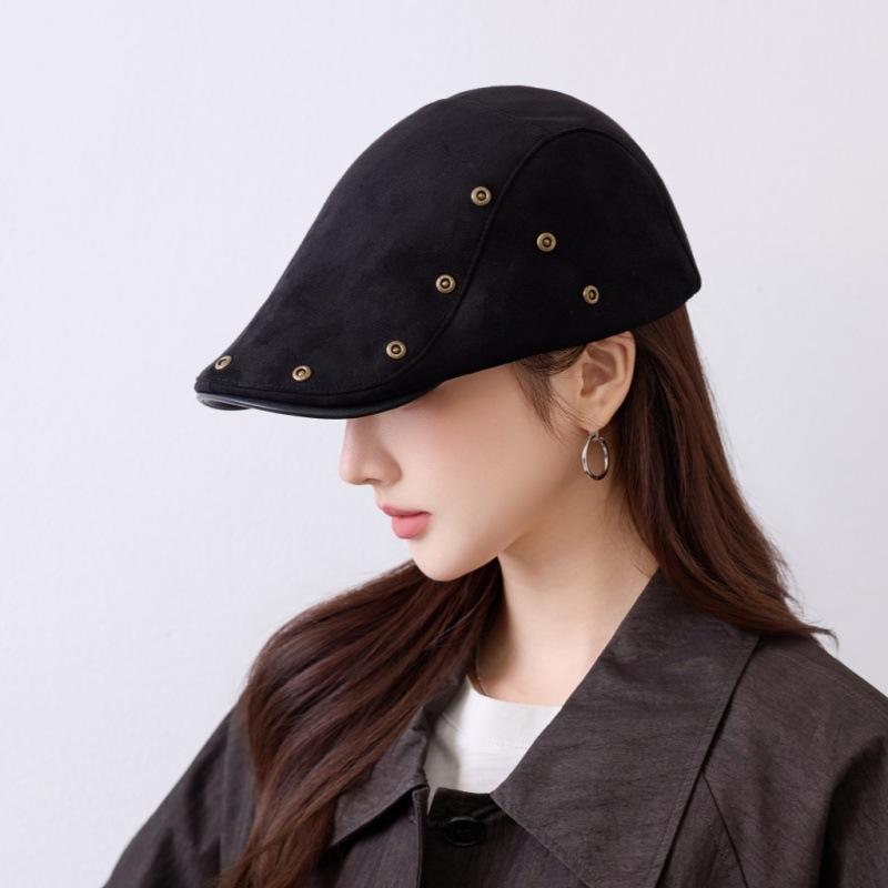 British Style Retro Forward Hat Women's Metal Rivet Decorative Cap Fashion Versatile Painter Hat Source Manufacturer