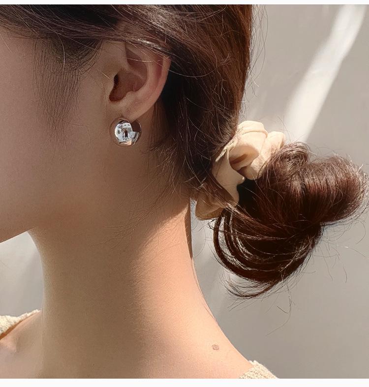 Korean Retro Cold Aesthetic Ear Cuff & Stud Earrings for Women - Chic, High-End Style