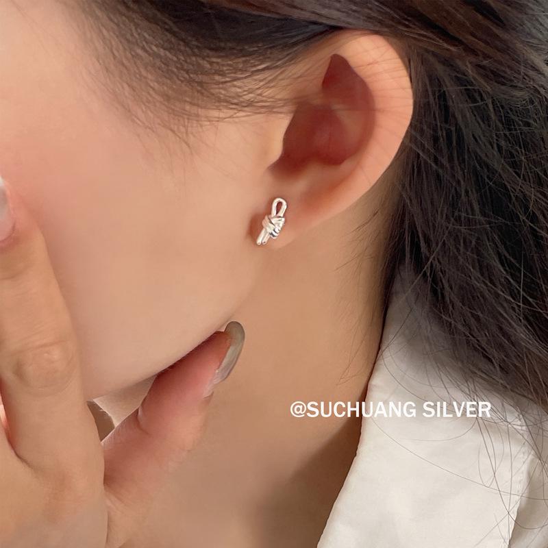 Su Chuang S925 Sterling Silver Twisted Rope Stud Earrings: Korean Style Light Luxury Versatile Ear Jewelry for Women.
