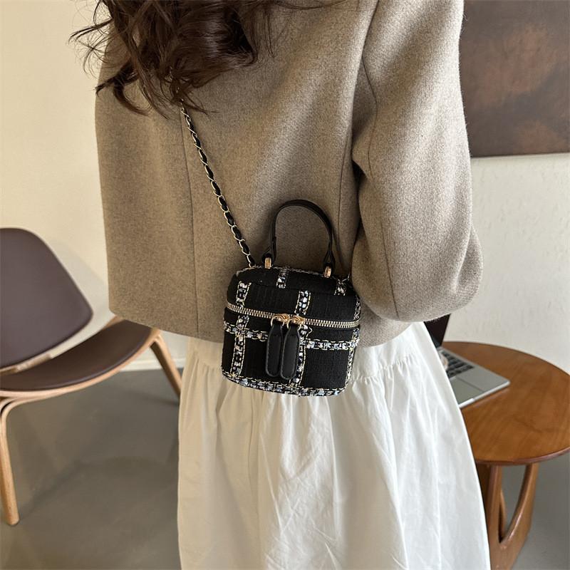 Black And White Pu Street Fashion Bucket Bag For Women With Chain Strap 2023 New Style