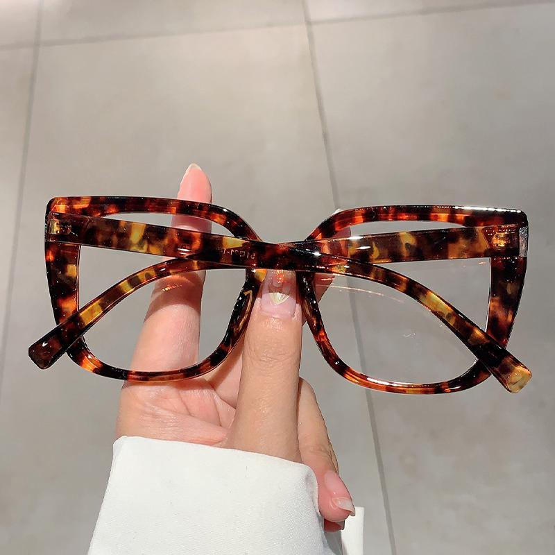 Vintage Cat Eye Sexy Ladies Glasses with Blue Light Blocking Women Trendy Brand Frame Personalized Design Trends Eyewear