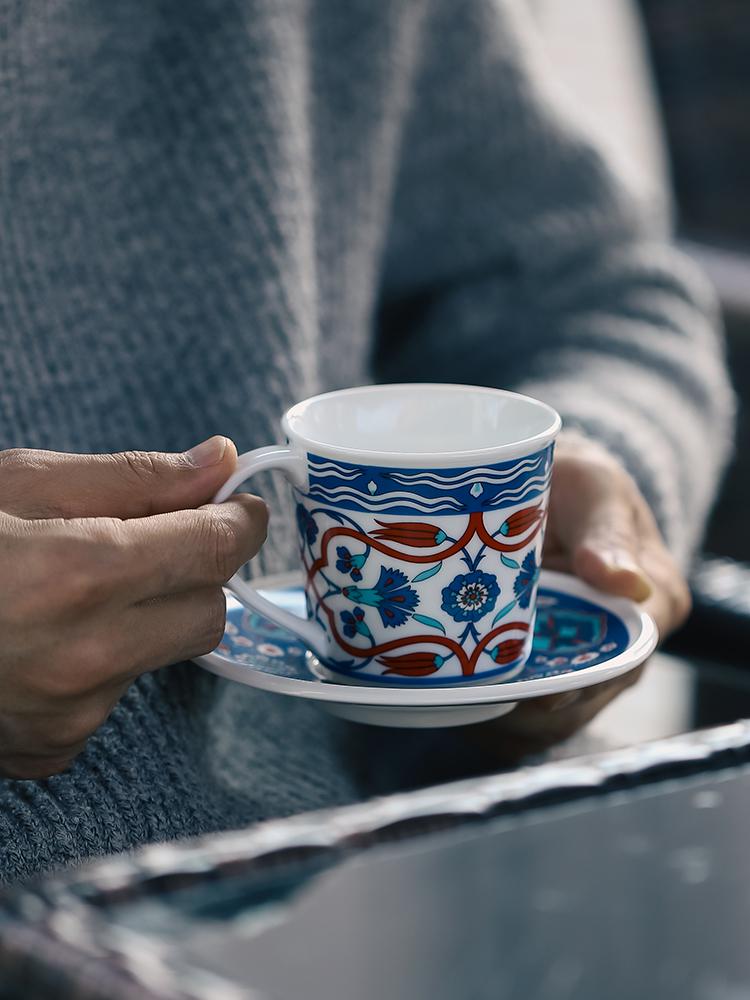 Set cană și farfurioară pentru latte din ceramică turcească - Cutie cadou cană retro
