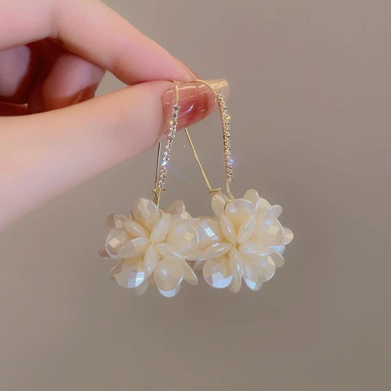 Elegant Shell & Zircon Flower Ear Hooks: Long Luxury Slimming Earrings for Women, Unique Design