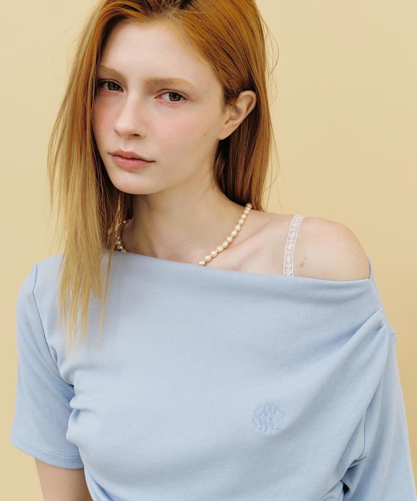 Nigaennikol Half Shirring Drape Boat Neck Top_Sora