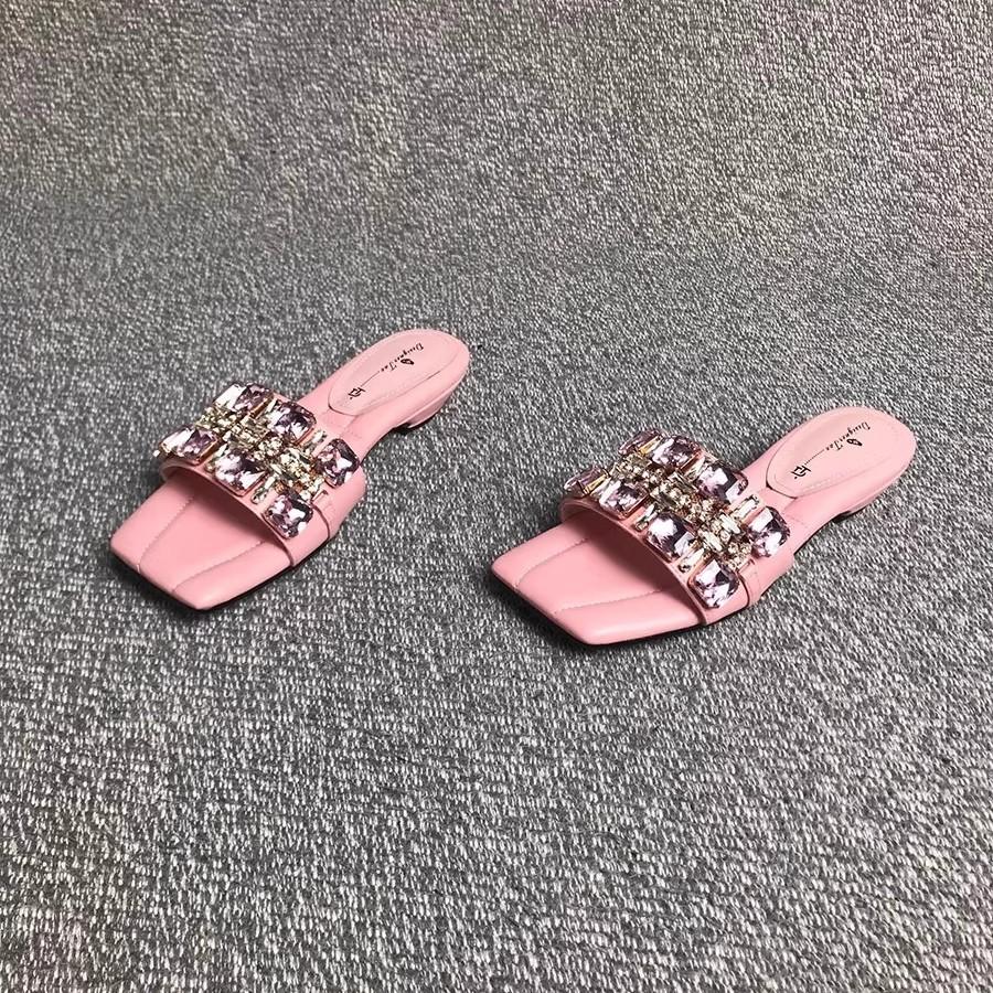 Sommer 2025 neue Bonbonfarbe Oberbekleidung Damen Schleife Temperament eckige Zehenpartie Fee offene Zehen kühle Pantoletten Strass französisch