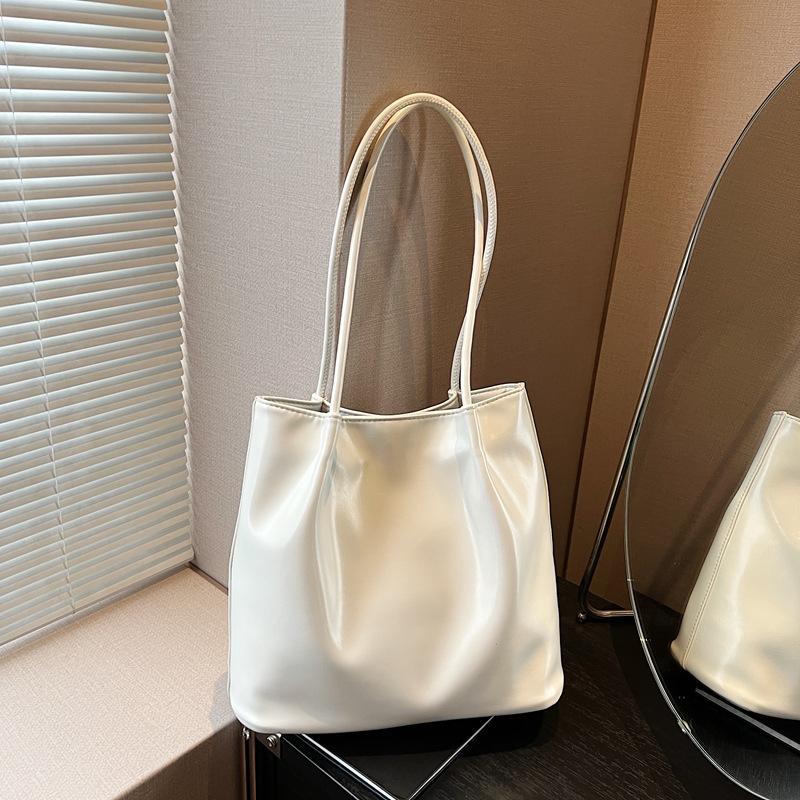 Large-capacity tote bag women's new versatile large-capacity bag simple casual shoulder bag commuter bag
