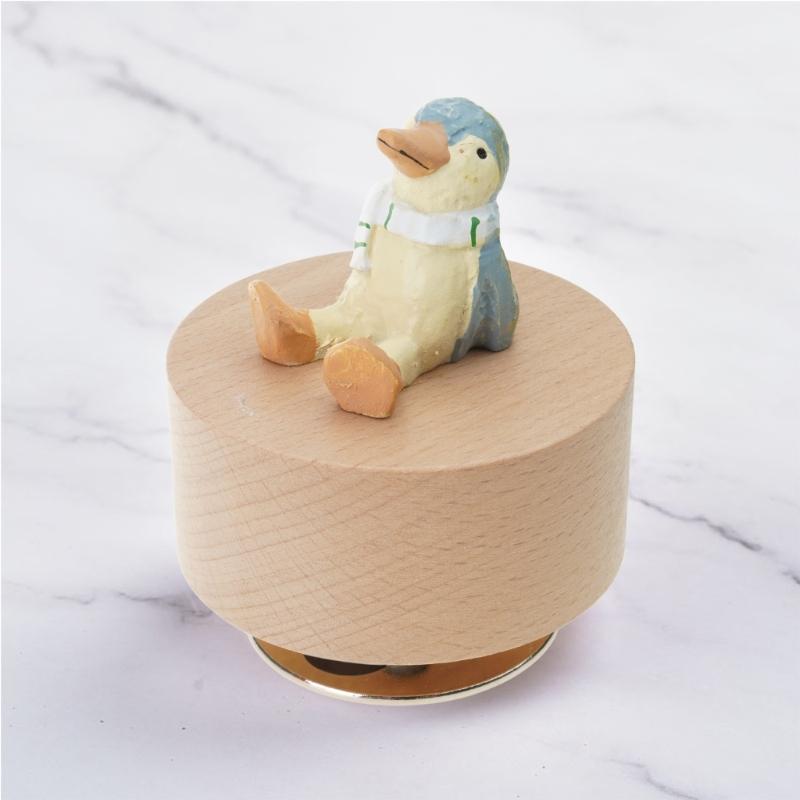 Hölzerne Spieluhr mit rotierender kleiner Tierfigur Mechanisches Musikalisches Ornament für Heimdekoration und ein einzigartiges Geschenk