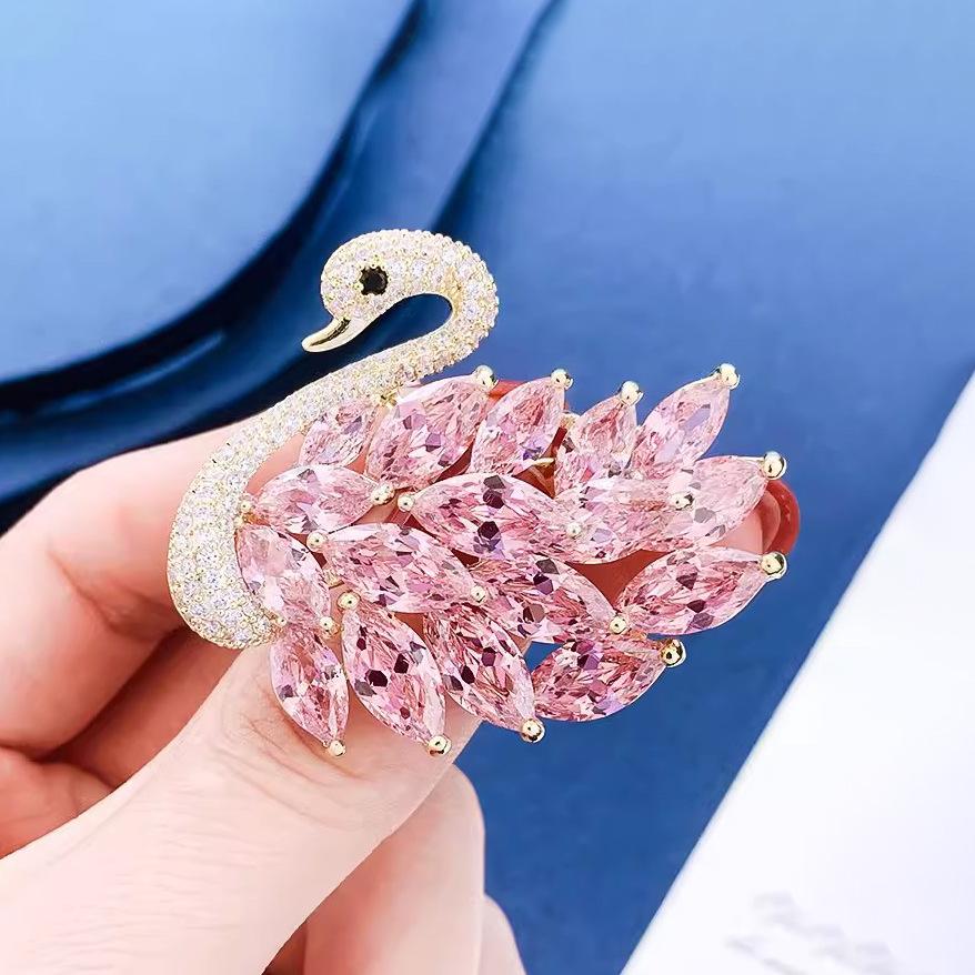 Брошь Лебедь, Высококлассная Женственная Элегантность, Корейская Хрустальная Корсажная Брошь, Чувство Дизайна, Нишевая Брошь, Аксессуар для Костюма розовый