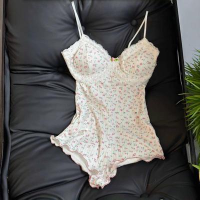 2025 Sexy Damen Sommer Floral Jumpsuit Pyjama mit Brustpolster und Schlankmachendes Träger-Nachthemd