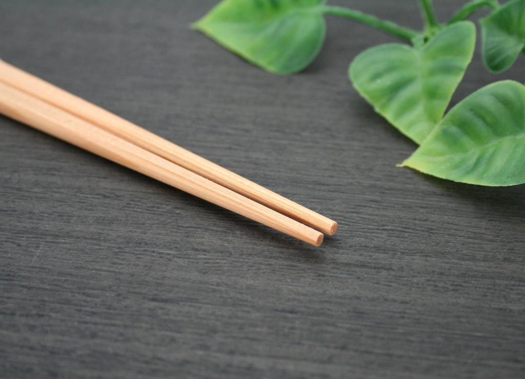 Yoshii Shoji Made In Japan Yoshino Cedar Ranchu Red Dyed White Obi Wrap Disposable Chopsticks 24cm 100 Servings Kaiseki Restaurant YOS-002