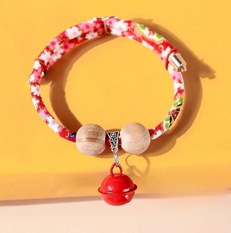 

Ошейник от блох и комаров для кошек с колокольчиком и шейным платком Medium [6-15 lbs recommended]; [Fortune Cat]