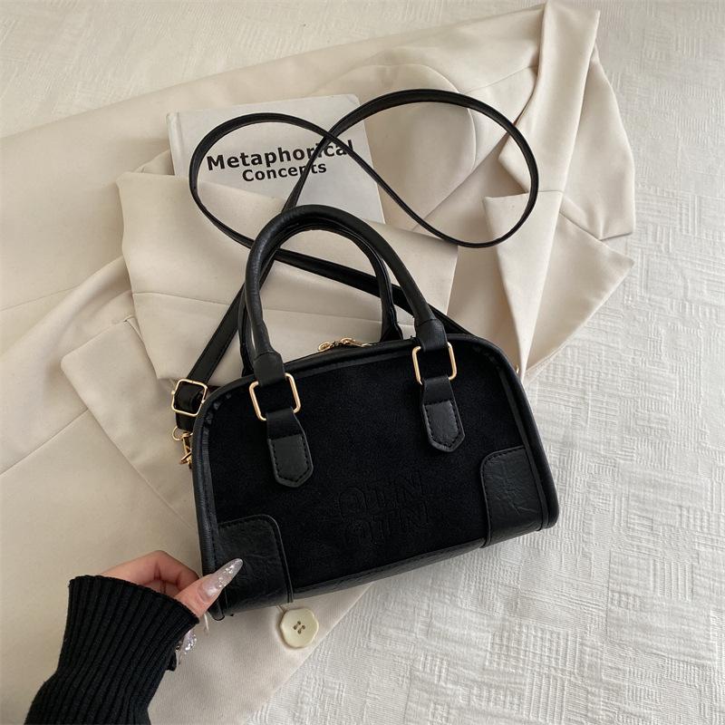 

Niche bags women s new high-end textured chain bags versatile messenger bags fashionable shoulder bags