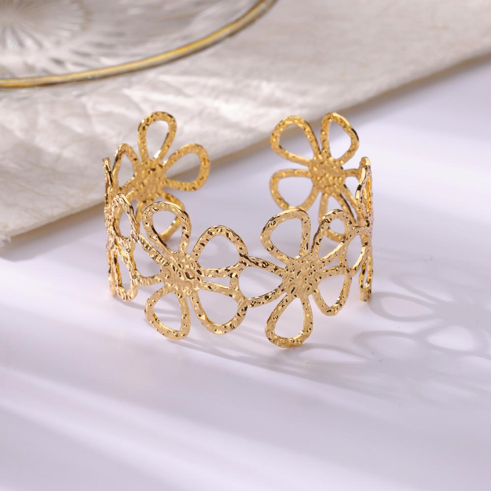 Stainless Steel Flower Wide Bangles for Women Luxury Gold Color Chunky Hollow Flower Cuff Bangle Bangle Bracelet Vintage Jewelry