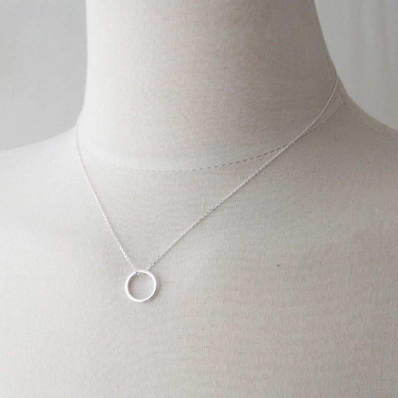 Minimalist Circle Ring Necklace - Gold/Silver Thin Chain, Adjustable Length, Commuting Accessory for Women