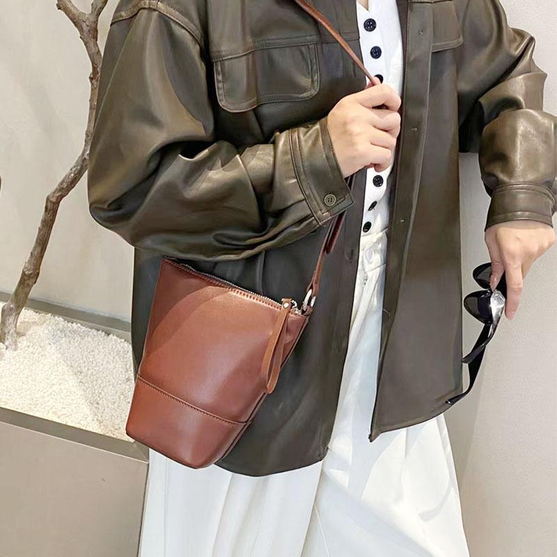 Fashion bucket bag early spring new versatile women's shoulder bag niche design leather women's bag crossbody cosmetic bag