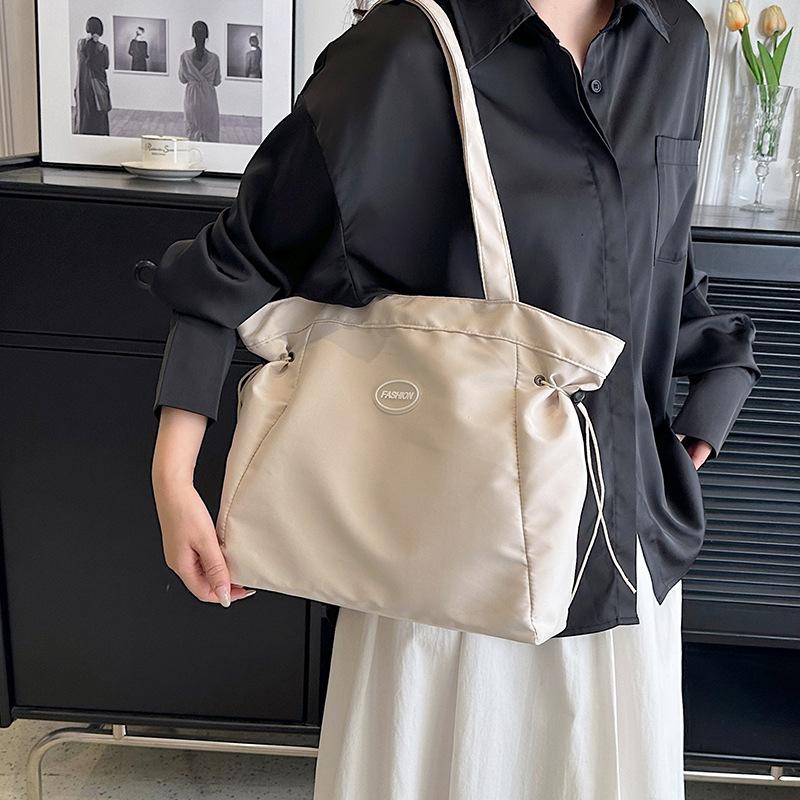 Single Shoulder Bag Women's Bag Trend All Simple Fashion Large Capacity Crossbody Travel Bag Nylon Bag
