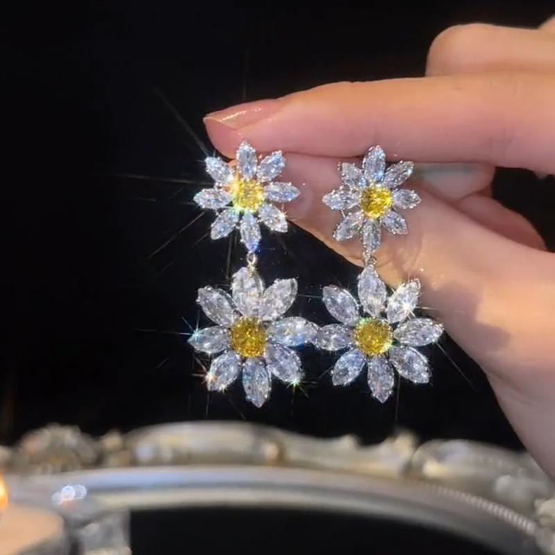 Vintage Crystal Daisy Flower Earring For Women Fashion Shiny Zircon Rhinestone Earrings Party Wedding Friendship Jewelry