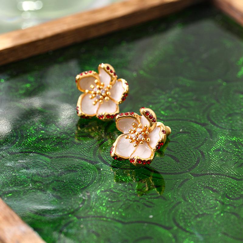 Women's Light Luxury Small Fragrant Wind Enamel Flower Earrings Unique Light Luxury Vintage Fashion Versatile Earrings