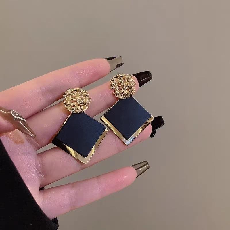 2024 Trendy Luxury Tassel Earrings – Simple, Versatile Bestseller for Women