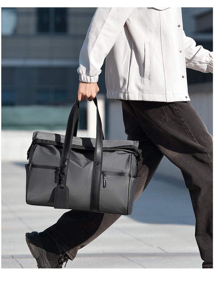Men's Large Capacity Oxford Cloth Travel Bag for Business and Casual Use with Wet/Dry Separation