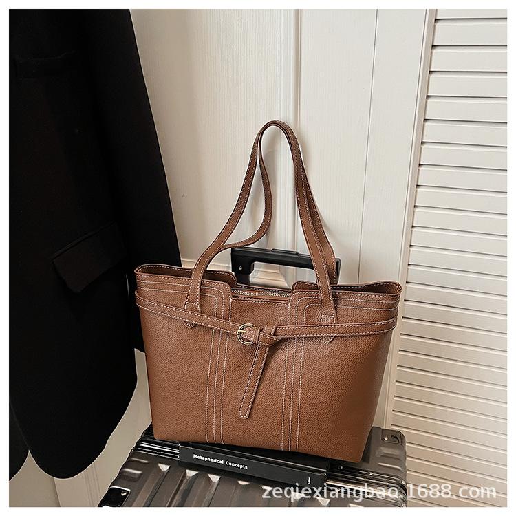 

2025 new casual handbag fashionable large capacity tote bag retro commuter messenger bag shoulder bag